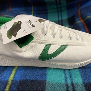 Brand New Size 8 Women Tretorn Nylite